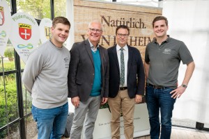 29.05.2019: Bahnfahrt zeigt ländliche Vielfalt in der Region. An vier Stationen in Weinstadt, Winterbach/Schorndorf, Schwäbisch Gmünd und Böbingen erhielten die Teilnehmer aus Politik, Wirtschaft, Kultur, Vereinen und Verbänden spannende Eindrücke zur ländlichen Vielfalt im Remstal.